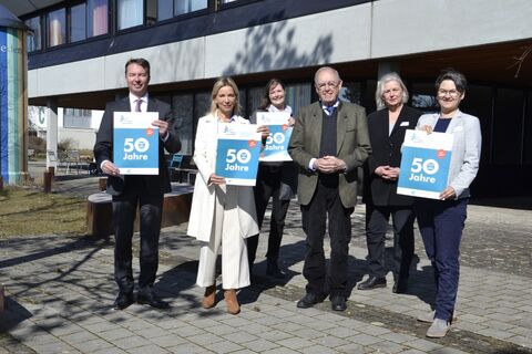 Sie sind stolz auf das Hegau-Jugendwerk (v.l.n.r.): Bernd Sieber, Barbara Martetschläger, Tanja Kranz, Roland Sing, Ina Rathje und Dr. Corina Kiesewalter. Bild: Jagode